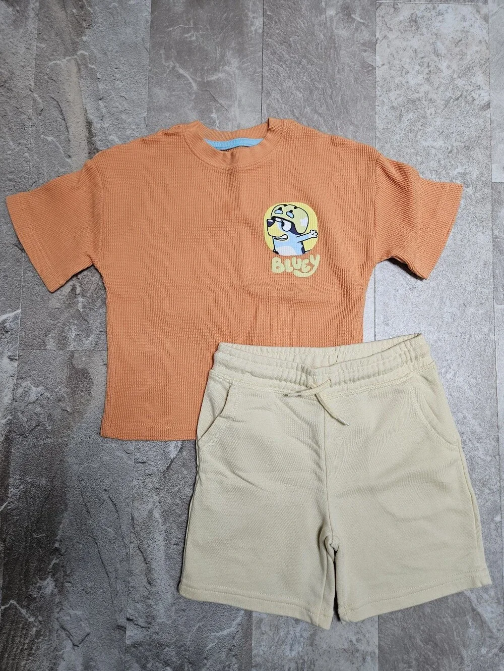 Bluey Outfit. Size 4-5. EUC.